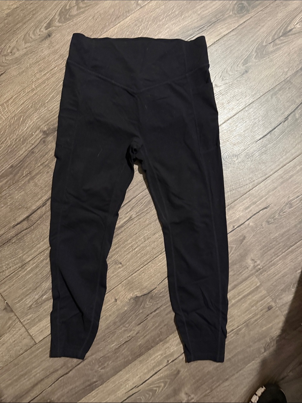 HALARA Black High-Rise Leggings with Side Pockets- butt lifting